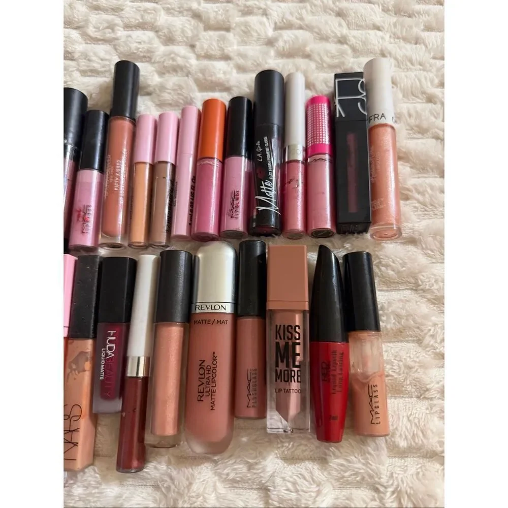 BUNDLE OF 47 lip products